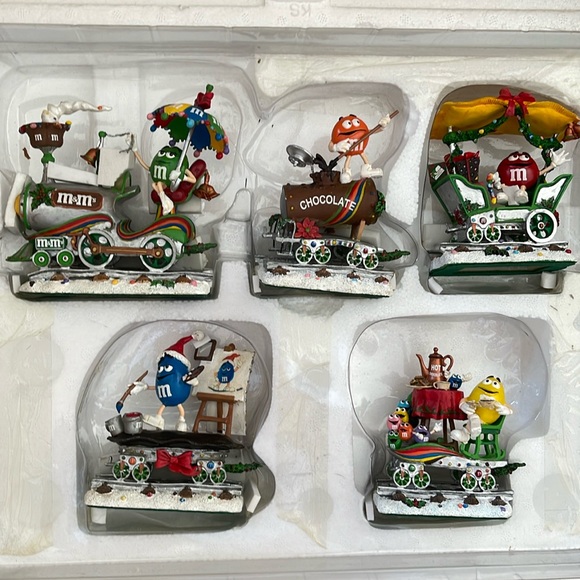 Danbury Mint Other - The M&M’s Holiday Express Train 
Danbury Mint
